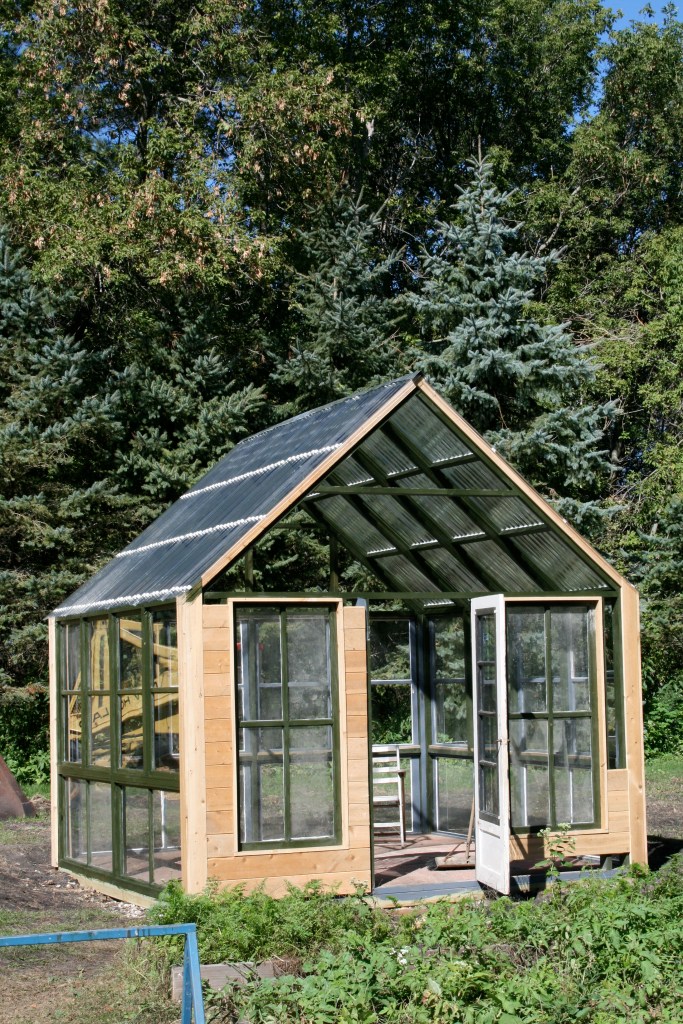 Closing up all the walls, painting in progress!